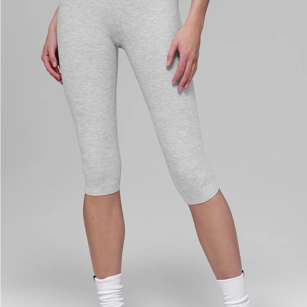 ALO Yoga Light Gray High-Waist Iconic 90’s Capri Leggings - Size Small NWT